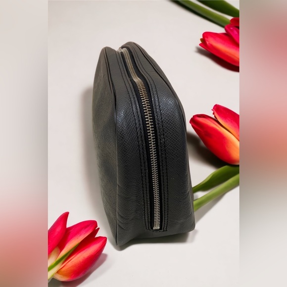 Louis Vuitton Toiletry Pouch Taiga Leather GM Black - Picture 5 of 12